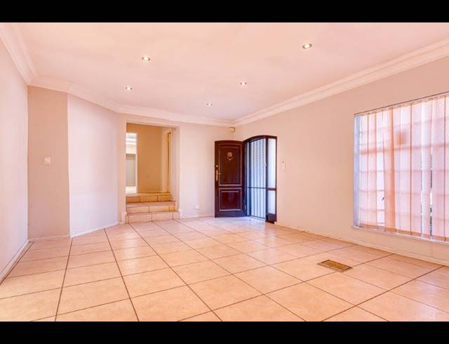 5 BEDROOM FREEHOLD TO LET IN BRYANSTON